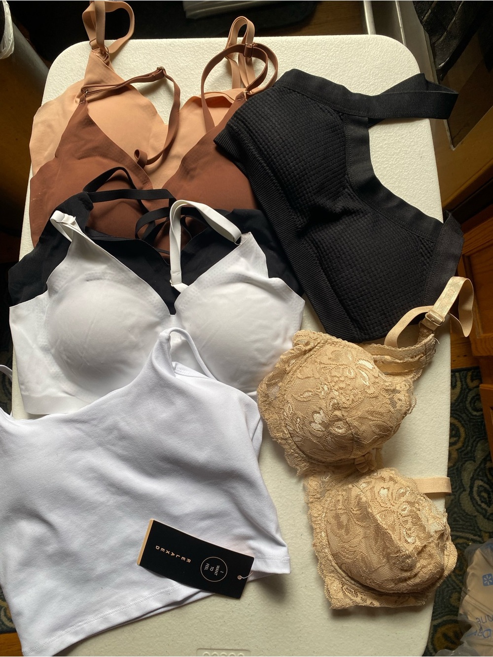NWOT Women’s Lace and Seamless Intimates Set - Beige, White, Black, Brown (7)